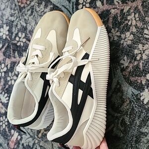 DeFlorence tennis shoes